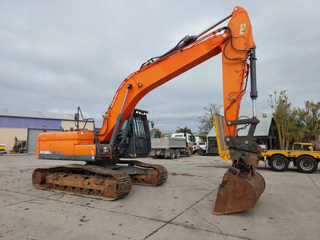 Doosan DX225